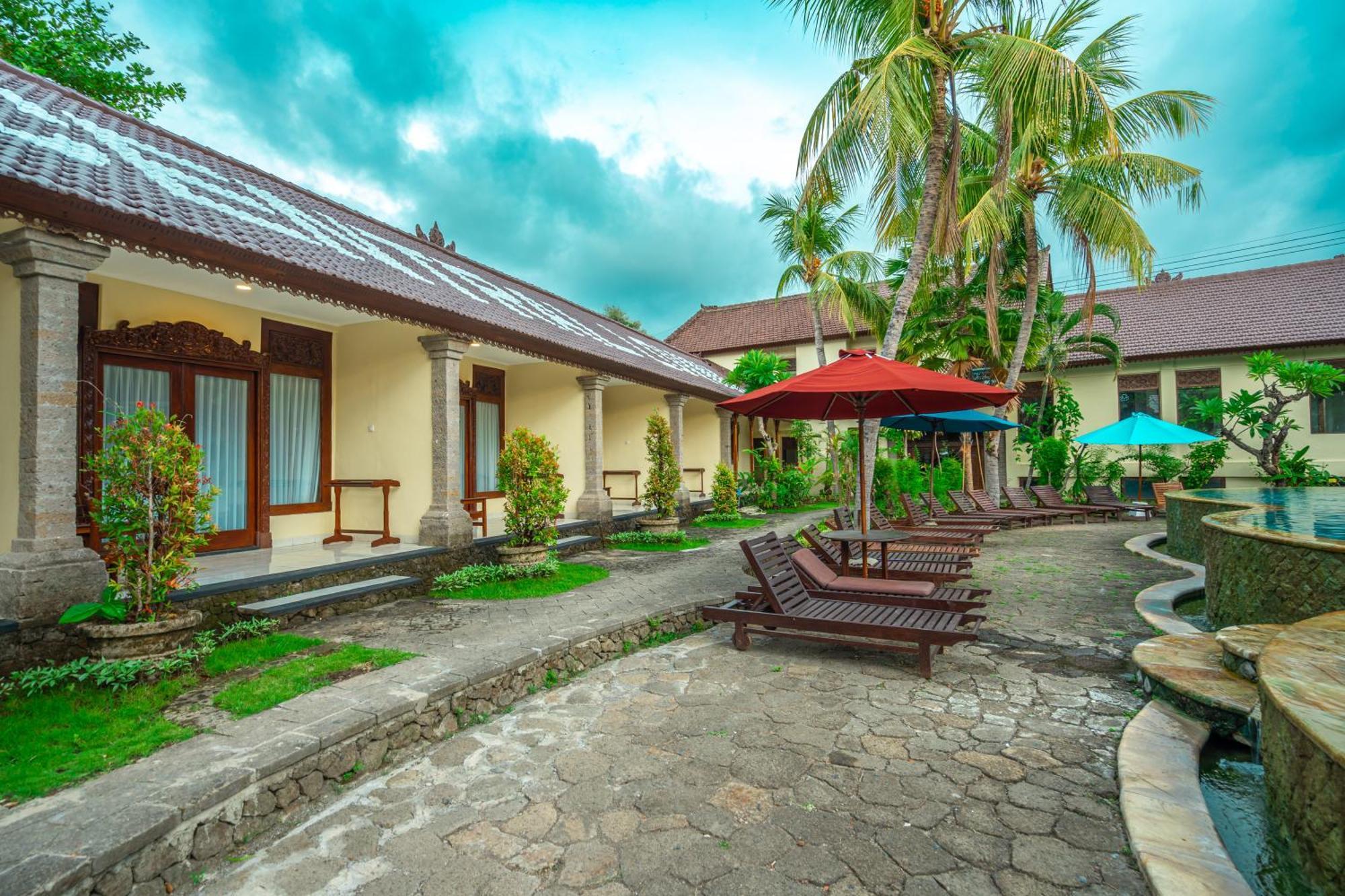 The Central Lovina Hotel & Restaurant Exterior foto